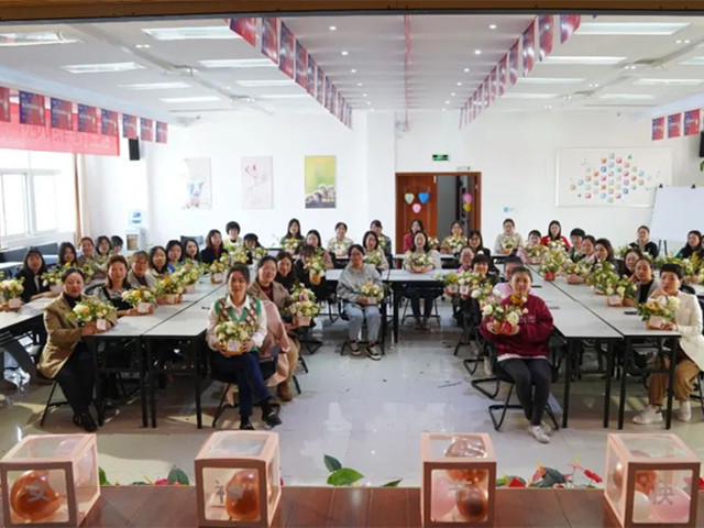 pp����ģ�����������˸�Ů�ڻ